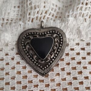 Vintage-Inspired Heart Pendant Necklace - Black & Silver